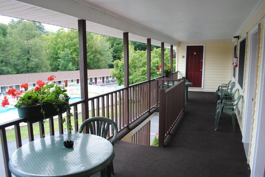 Fran Cove Motel Lake George Eksteriør bilde