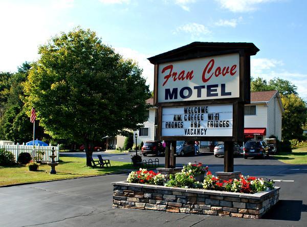 Fran Cove Motel Lake George Eksteriør bilde